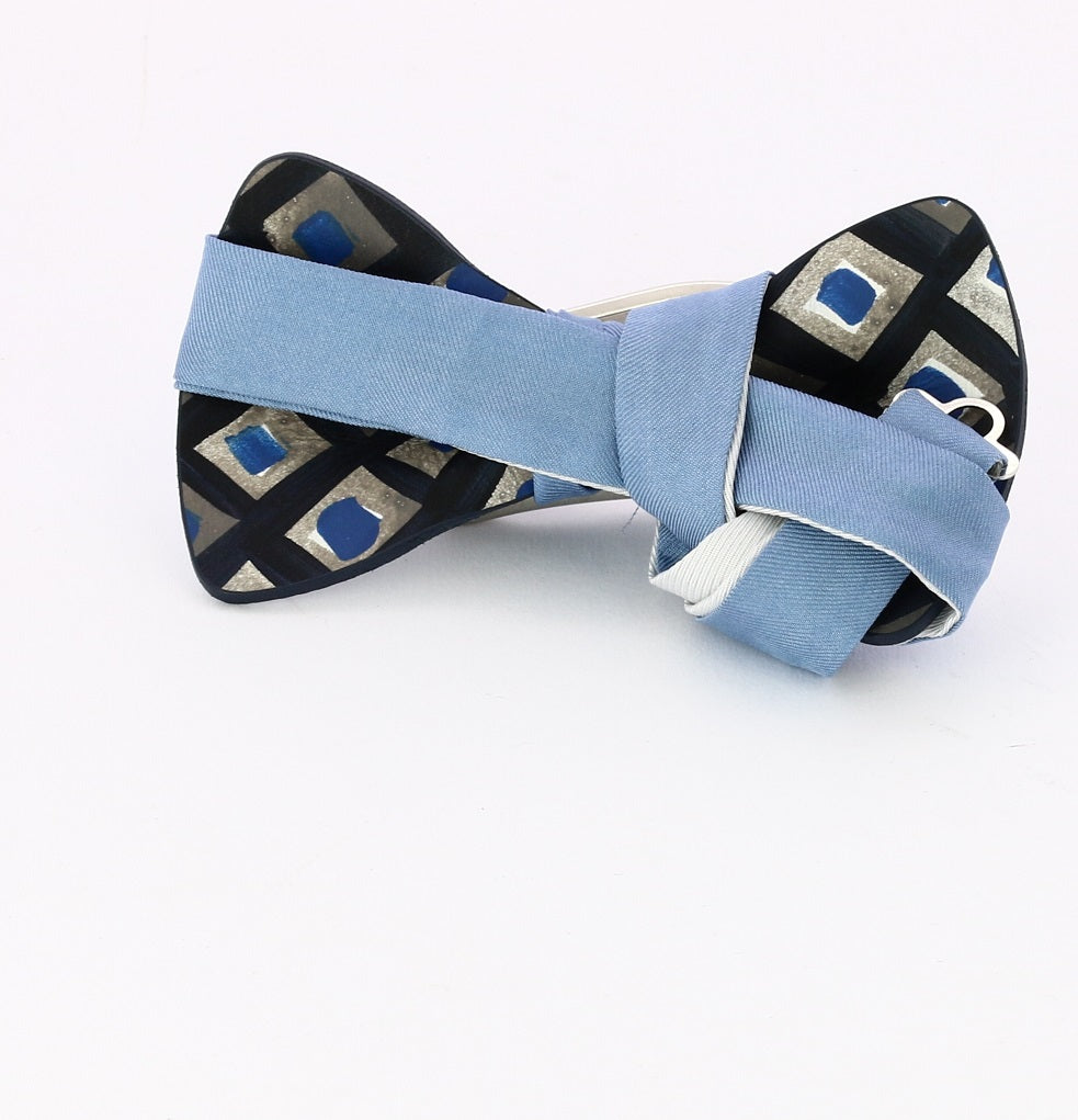 detail of the checked bow tie strap 